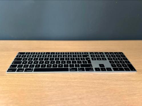 Apple magic keyboard (black), Computers en Software, Toetsenborden, Zo goed als nieuw, Ophalen of Verzenden