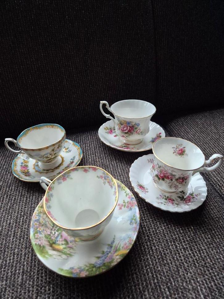 4 Vintage Kop en Schotel Set  Royal Albert, Antiek en Kunst, Antiek | Servies los, Ophalen of Verzenden