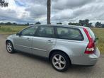 Volvo V50 2.4 Momentum Alleen Export !, Auto's, 700 kg, 2435 cc, Zilver of Grijs, 5 cilinders