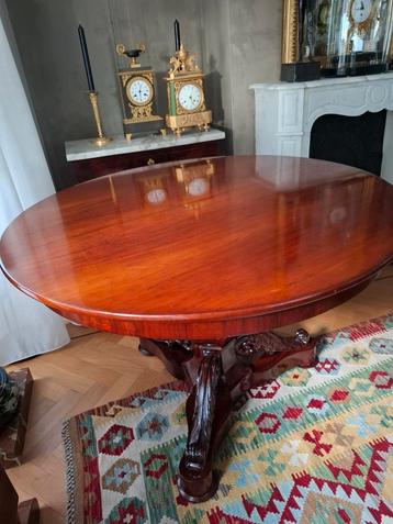 empire mahonie gepolitoerde tafel beschikbaar voor biedingen