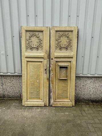 Prachtige antieke dubbele voordeur uit 1910 beschikbaar voor biedingen