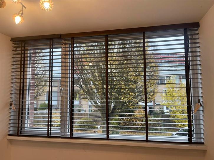 Luxe houten bruine jaloezieën in topstaat – complete sets, Huis en Inrichting, Stoffering | Gordijnen en Lamellen, Zo goed als nieuw