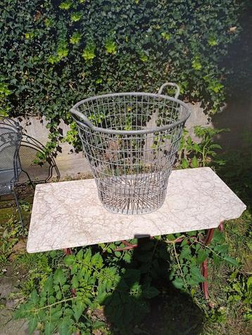 Tuinmand, draadmand vintage oude aardappelmand beschikbaar voor biedingen