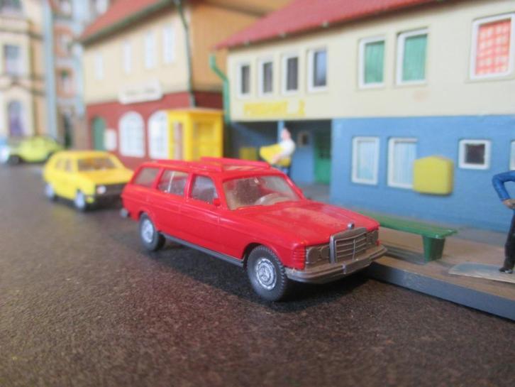 Mercedes Benz S123 250T Wiking Rood 200 230 240 300D, Hobby en Vrije tijd, Modelauto's | 1:87, Zo goed als nieuw, Auto, Wiking