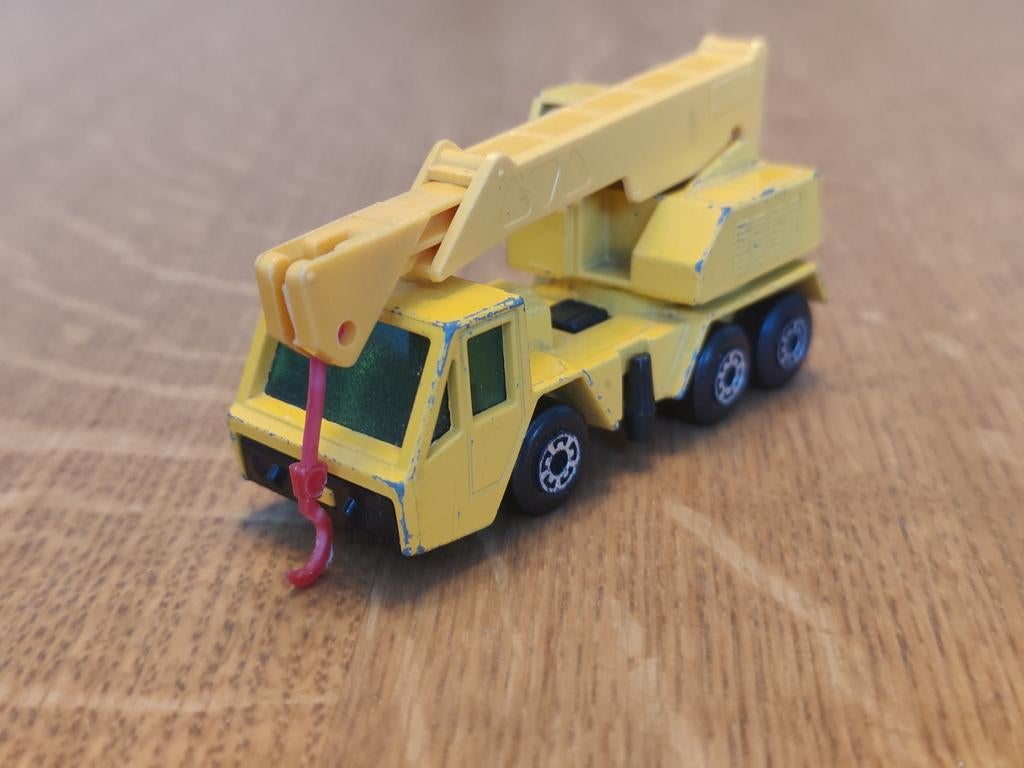 Matchbox Crane Truck GEEL, Ophalen of Verzenden, Zo goed als nieuw, Bus of Vrachtwagen