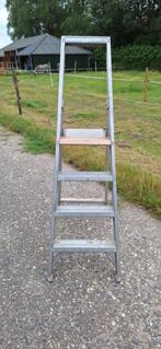 Stevige Altrex Bordes trap 4 treden voor huis en/of werk., Doe-het-zelf en Verbouw, Ladders en Trappen, Ophalen, Gebruikt, Minder dan 2 meter