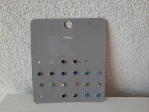 Hema Mini Oorbellen Gekleurde Steentjes 9 paar, Sieraden, Tassen en Uiterlijk, Oorbellen, Zo goed als nieuw, Knopjes of Stekers