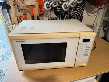 Panasonic Magnetron - Wit met Gele Accenten beschikbaar voor biedingen