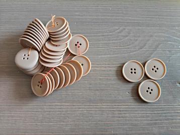 Knopen 24 mm beschikbaar voor biedingen