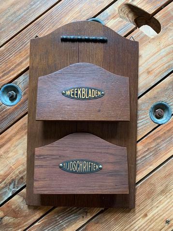 Antieke vintage houten weekbladen/tijdschriftenhouder beschikbaar voor biedingen