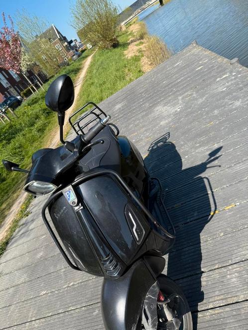 Vespa sprint, Fietsen en Brommers, Scooters | Vespa, Zo goed als nieuw, Maximaal 25 km/u, Benzine, Ophalen of Verzenden
