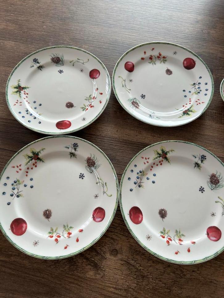 Janneke Brinkman Kerst 2009 ,4 gebaksbordjes,3 schaaltjes, Huis en Inrichting, Keuken | Servies, Zo goed als nieuw, Bord(en), Overige stijlen