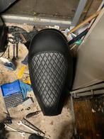 Custum rs zadel inclusief buddybak nieuw, Ophalen, Zo goed als nieuw, Zadel, Piaggio