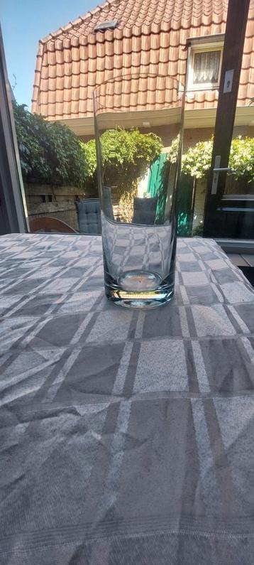 Glazen vaas beschikbaar voor biedingen