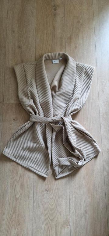 Super mooi beige overslag giletje merk Vila maat 36 NIEUW!! beschikbaar voor biedingen