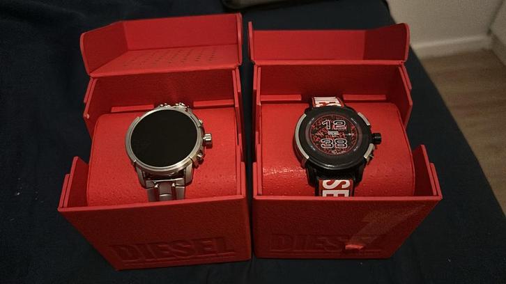 2x Diesel Smartwatch DW13D2 - Zo goed als nieuw, Sieraden, Tassen en Uiterlijk, Smartwatches, Zo goed als nieuw, Android, Zilver