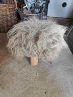 Houten krukje met schapenvacht - 35x40cm, Ophalen, Gebruikt, Wit, Landelijk
