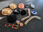 Verkleedspullen, oa hoeden en hawai rokjes, Ophalen, Carnaval