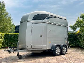 Mooie 2 paards Atec vol aluminium met zadelkamer beschikbaar voor biedingen