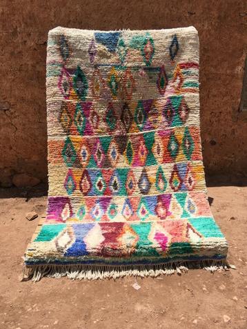 Boujaad Berbers tapijt 245 x 150 cm beschikbaar voor biedingen