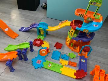 Toet Toet Parkeertoren en andere set’s V-Tech beschikbaar voor biedingen