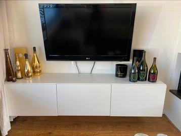 Zwevend tv meubel hoogglans wit (Ikea) 