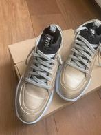 Nieuwe Gouden Gympen maat 40van p448, Kleding | Dames, Schoenen, Ophalen of Verzenden, Nieuw, Geel, Sneakers of Gympen