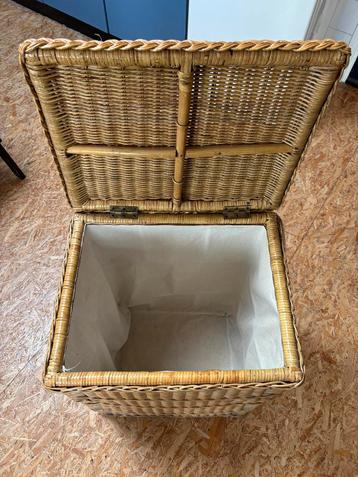 Rotan opbergmand/wasmand beschikbaar voor biedingen