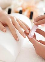 aan-HUIS-gebonden DAMES MANICURE of Schoonheidsbehandelngi, Komt aan huis, Huidbehandeling