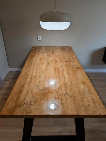 6 persoons eettafel, massief hout, metalen gespoten tafels  beschikbaar voor biedingen