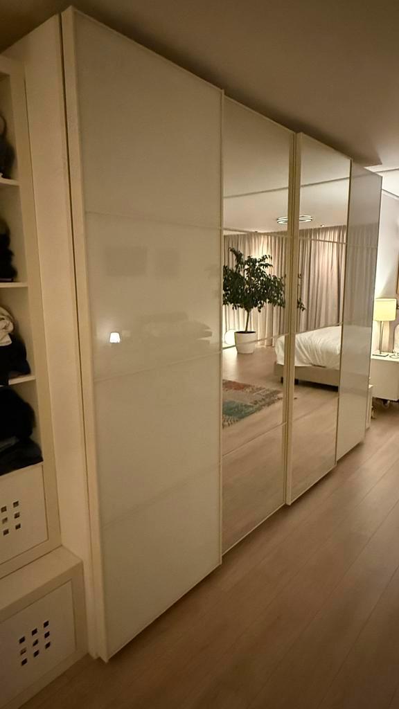 Grote witte IKEA kledingkast met schuifdeuren, Huis en Inrichting, Kasten | Kledingkasten, Zo goed als nieuw, 200 cm of meer, 50 tot 75 cm