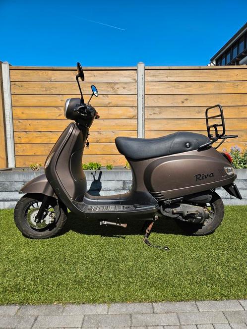 Riva 25km/u, Fietsen en Brommers, Scooters | Overige merken, Zo goed als nieuw, Maximaal 25 km/u, Benzine, Ophalen