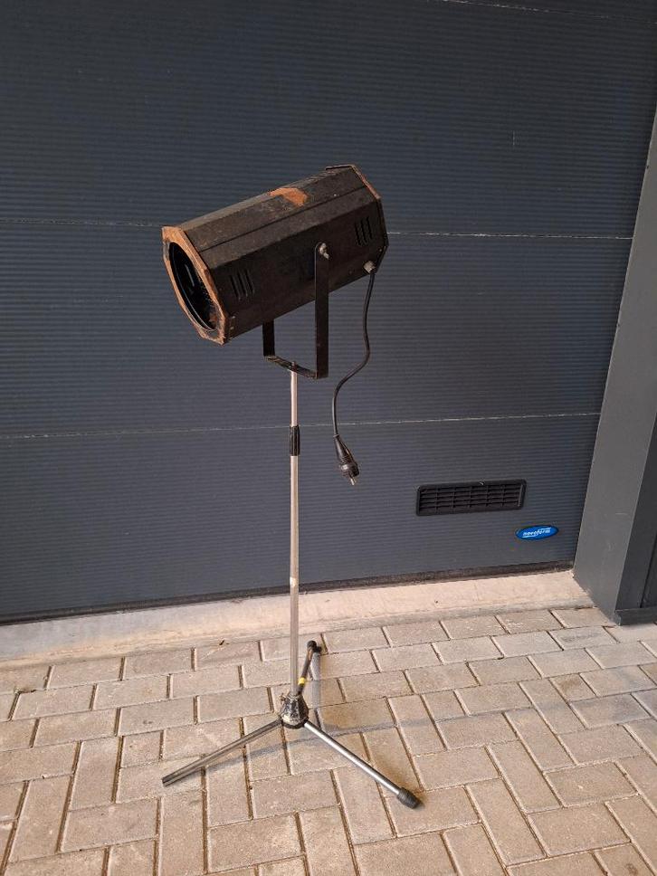 Oude spot vintage , old skool, theater          bijna gratis, Huis en Inrichting, Lampen | Spots, Gebruikt, Vloerspot of Grondspot