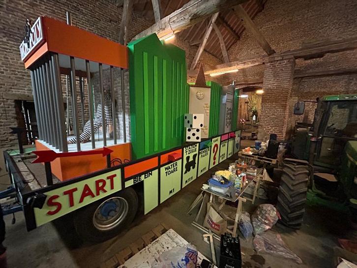 Carnval Decoratie wagen - Monopoly, Hobby en Vrije tijd, Feestartikelen, Zo goed als nieuw, Versiering, Carnaval, Ophalen