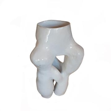 Organic Modern Vase beschikbaar voor biedingen