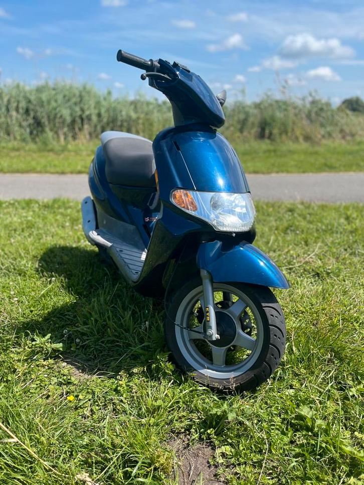 Derbi atlantis 2t, Fietsen en Brommers, Scooters | Peugeot, Gebruikt, Overige modellen, Maximaal 25 km/u, Tweetakt, Ophalen