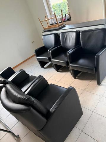 6 leren stoelen beschikbaar voor biedingen