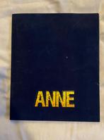 Boek van theatervoorstelling over Anne Frank, Ophalen of Verzenden, Zo goed als nieuw