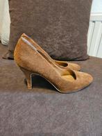 Suède pumps maat 38, Ophalen of Verzenden, Zo goed als nieuw, Zwart