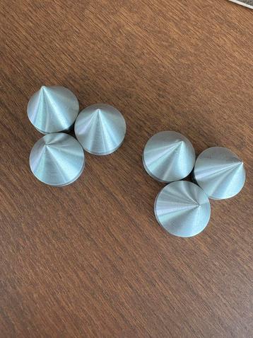 Te koop 6 Speaker spikes beschikbaar voor biedingen