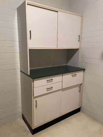 Vintage Formica kast beschikbaar voor biedingen