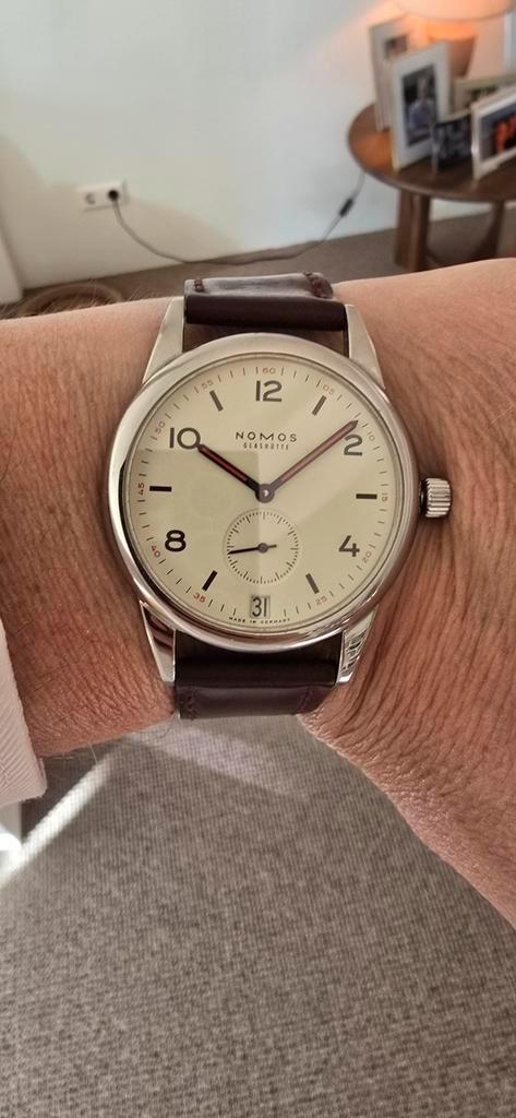 Nomos Club Datum, Sieraden, Tassen en Uiterlijk, Horloges | Heren, Zo goed als nieuw, Polshorloge, Overige merken, Leer, Ophalen