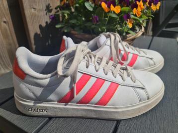 Adidas sneakers mt 38 2/3 beschikbaar voor biedingen