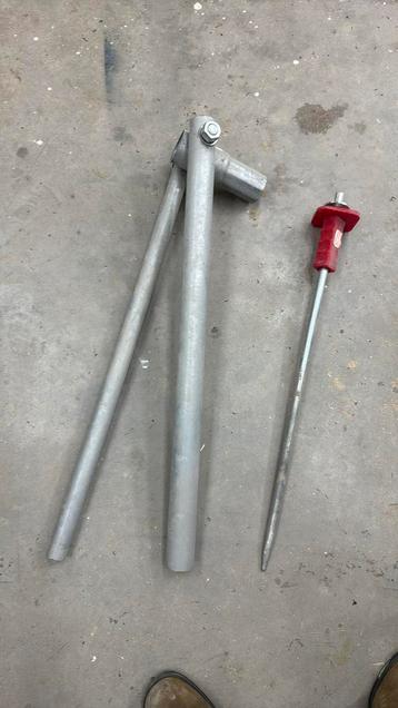 First base installation tool met grondpin beschikbaar voor biedingen