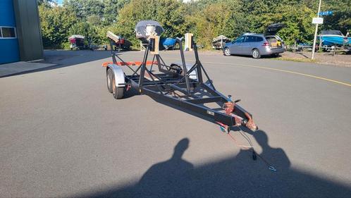 Boottrailer, 8m 2T, Watersport en Boten, Boottrailers, Zo goed als nieuw, Kielboottrailer, 1500 tot 3000 kg, 6 tot 9 meter, Verstelbare verlichting
