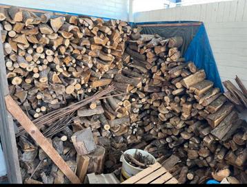 Gedroogd en gekloofd haardhout beschikbaar voor biedingen