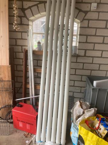 Witte radiator/verwarming 178x35 cm beschikbaar voor biedingen