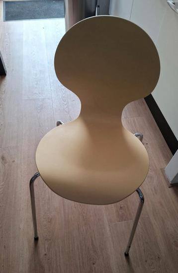 4 keukenstoelen beschikbaar voor biedingen