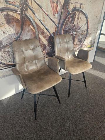 4 eettafel stoelen beschikbaar voor biedingen