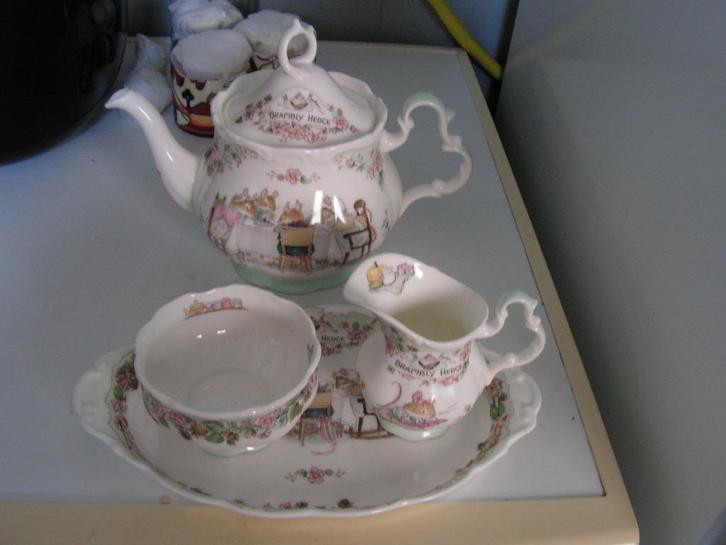 Brambly Hedge theepot+roomstelletje Geen mini, Verzamelen, Porselein, Kristal en Bestek, Zo goed als nieuw, Porselein, Ophalen of Verzenden